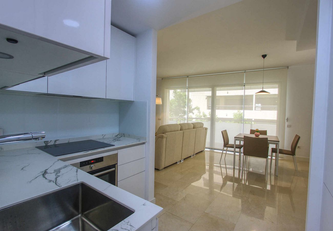 Apartment in Marbella - Elegant Apartment Steps from the Beach Promenade