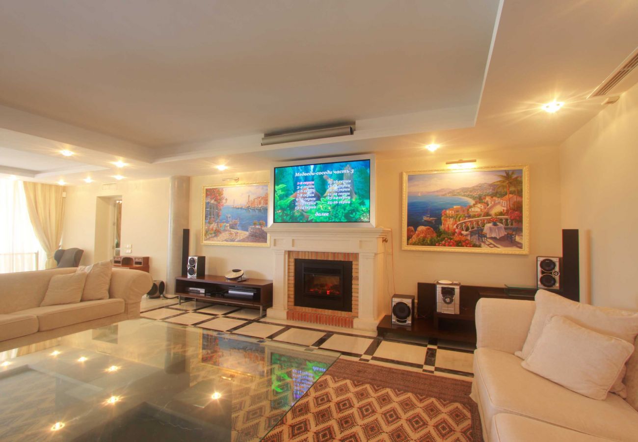 Villa in Estepona - 1077 Luxurious Beachfront Villa with Private Pool