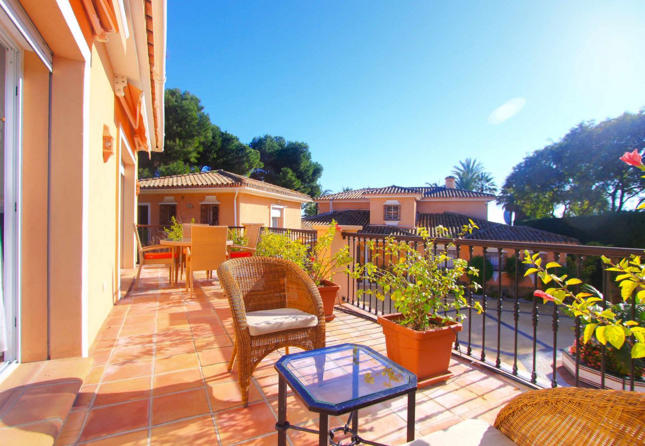 Villa in Estepona - 1077 Luxurious Beachfront Villa with Private Pool