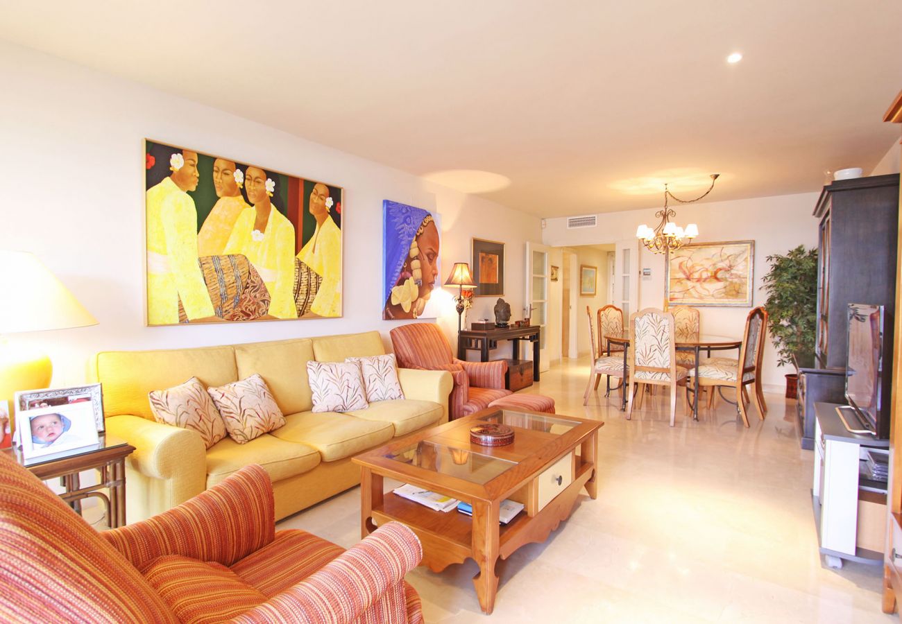 Apartment in Marbella - 1105 Exclusive Beachfront Apartment on Marbella's Golden Mile