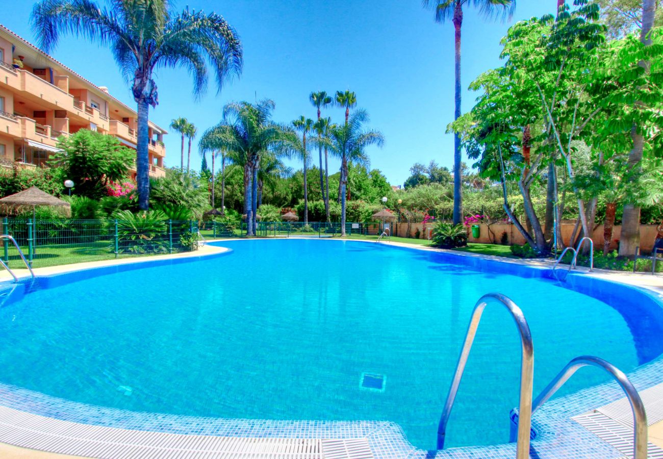 Apartment in Marbella - Marbella Holidays: Exclusive Carib Playa Penthouse