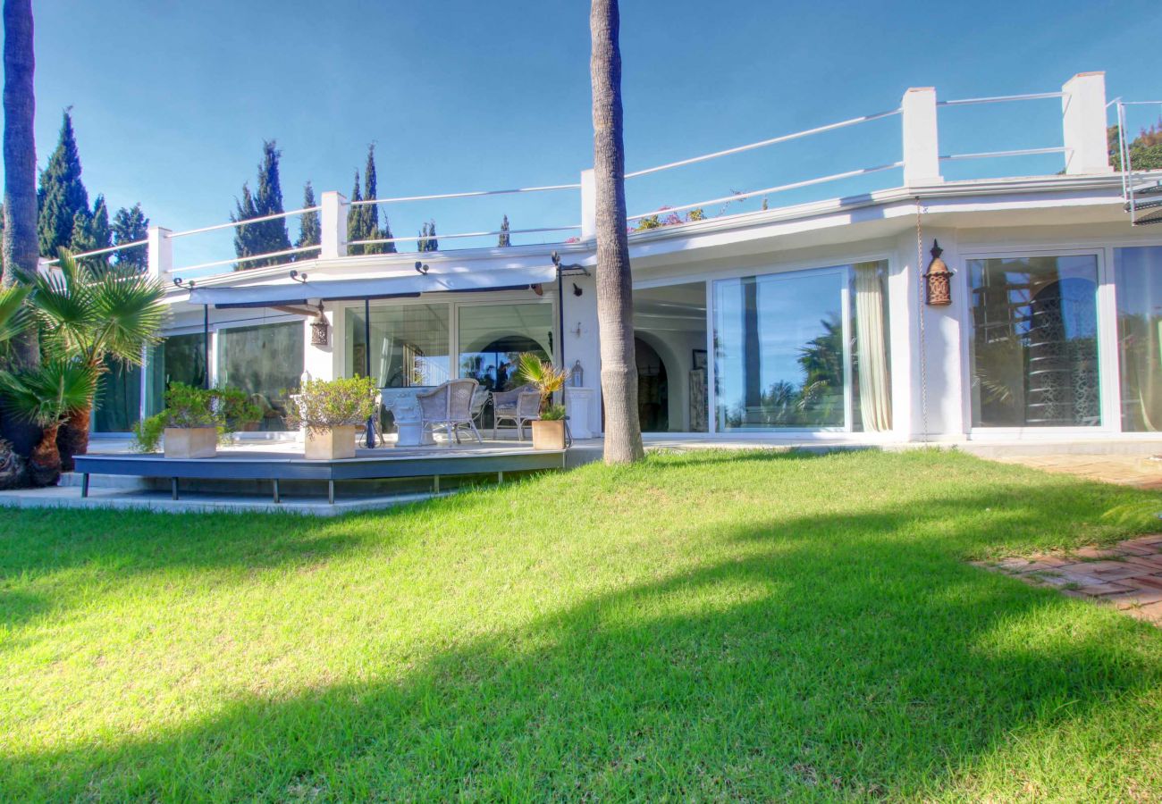 Villa in Marbella - 2042 Elegant Villa with Garden, heated Pool and Spacious Layout