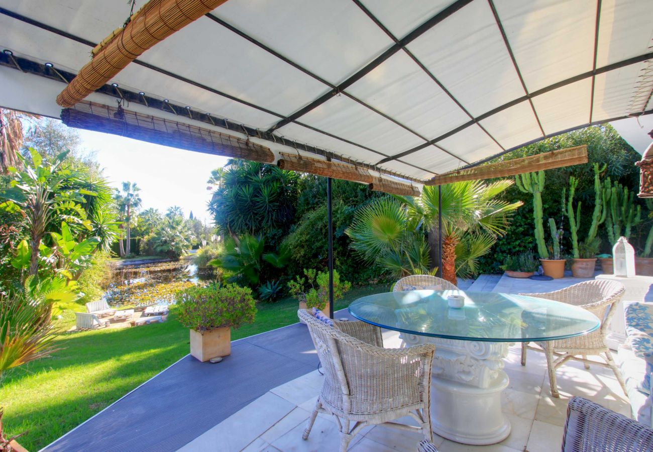 Villa in Marbella -  Elegant Villa with Garden, heated Pool and Spacious Layout