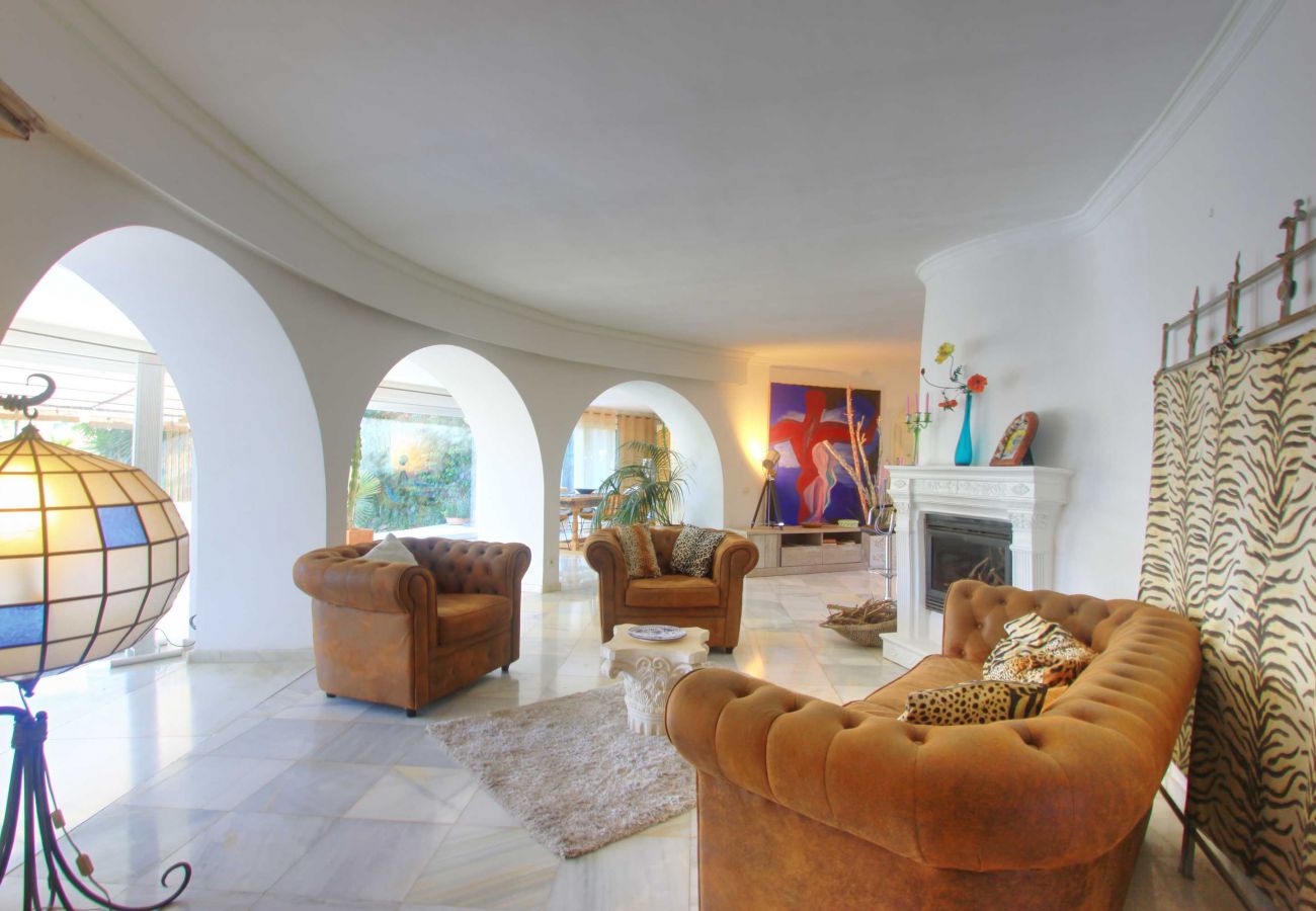 Villa in Marbella - 2042 Elegant Villa with Garden, heated Pool and Spacious Layout