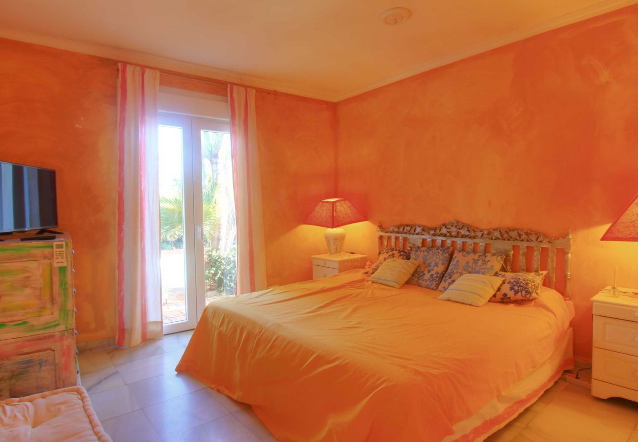 Villa in Marbella - 2042 Elegant Villa with Garden, heated Pool and Spacious Layout