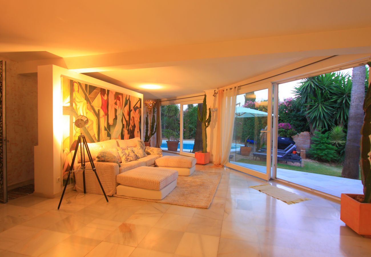 Villa in Marbella - 2042 Elegant Villa with Garden, heated Pool and Spacious Layout