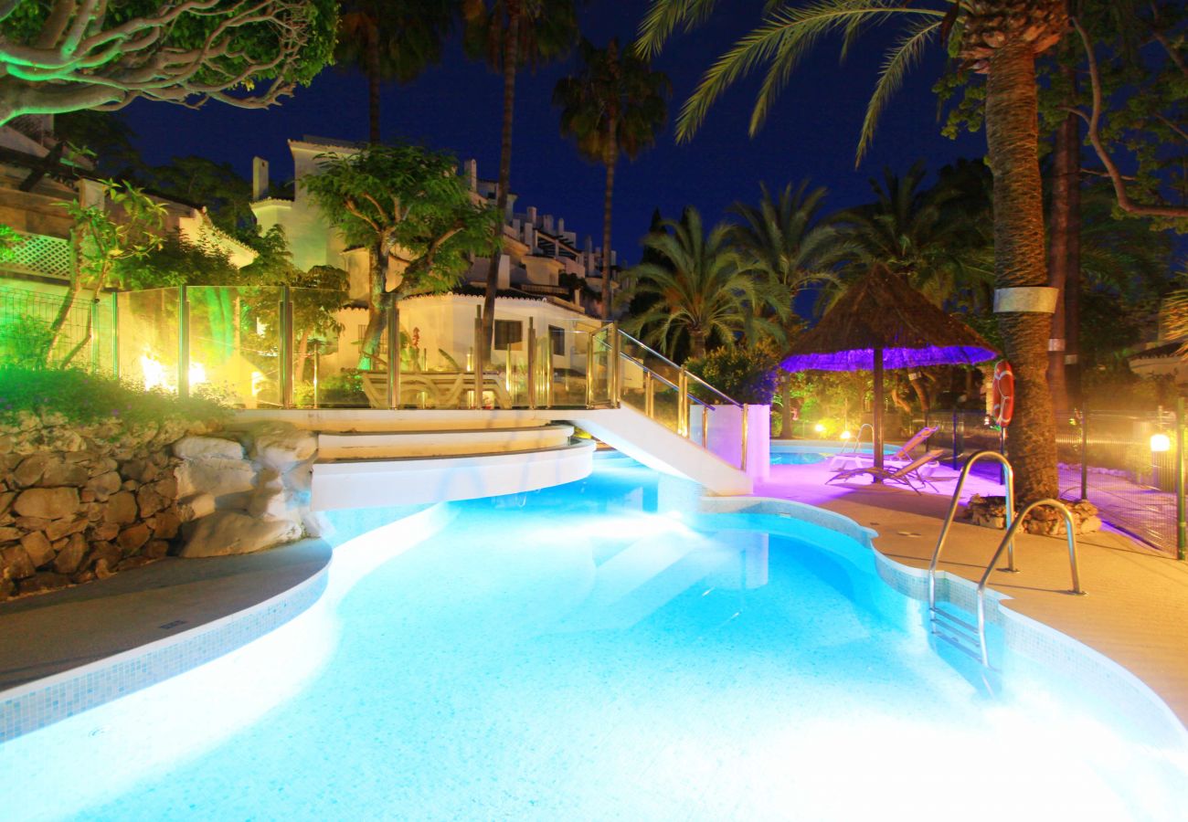 Apartment in Marbella - Luxury Family Penthouse with Rooftop Jacuzzi