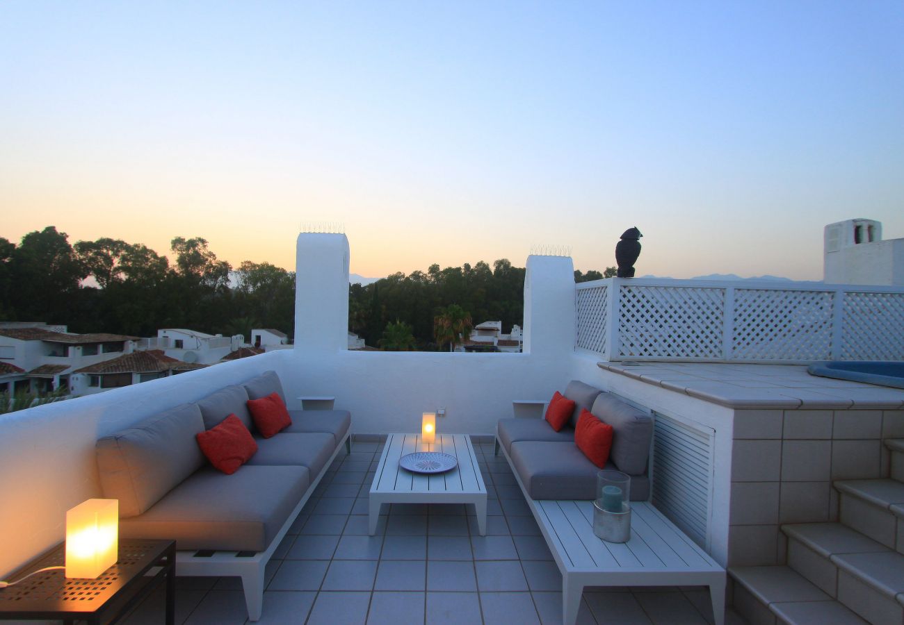 Apartment in Marbella - Luxury Family Penthouse with Rooftop Jacuzzi