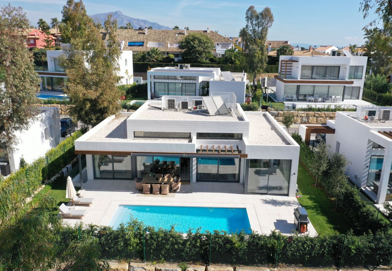 Villa in Estepona - Luxurious Modern Villa with Private Pool