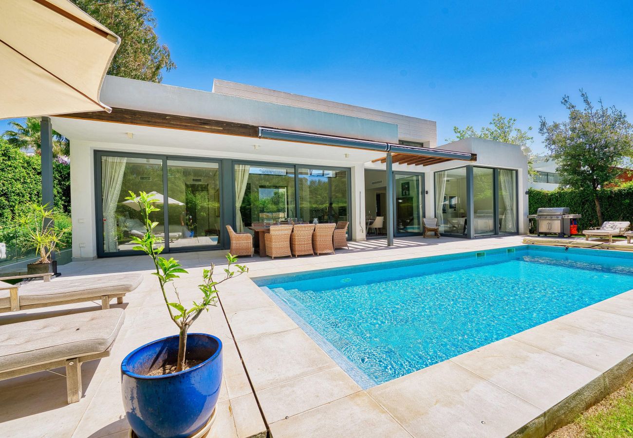 Villa in Estepona - Luxurious Modern Villa with Private Pool