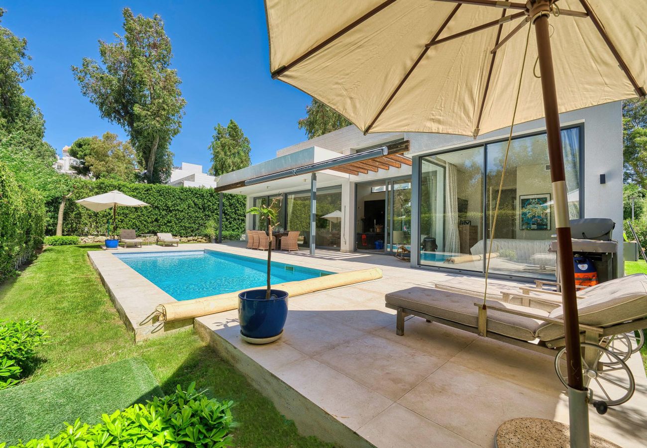 Villa in Estepona - Luxurious Modern Villa with Private Pool