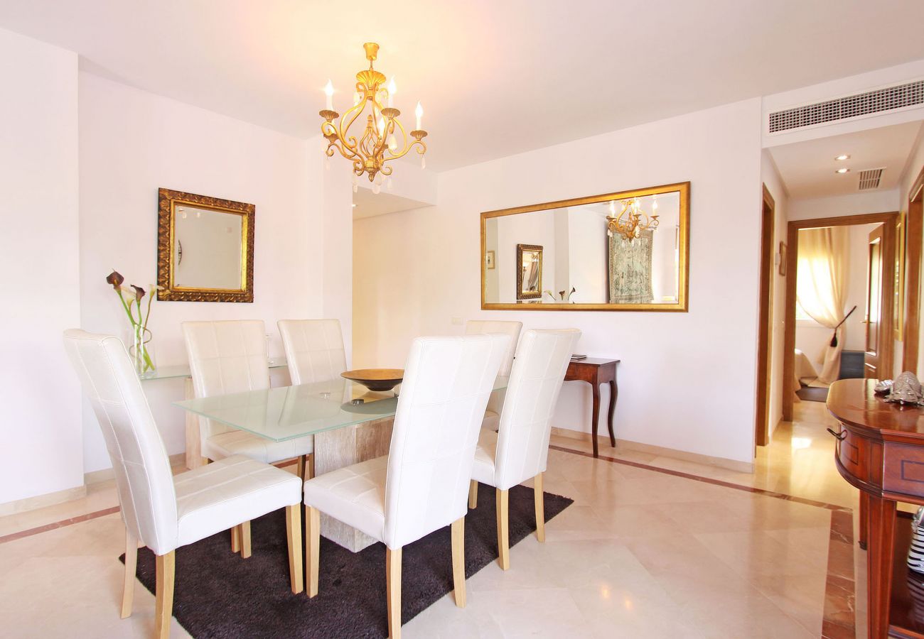 Apartment in Estepona - Elegant Apartment with Terrace by the Beach