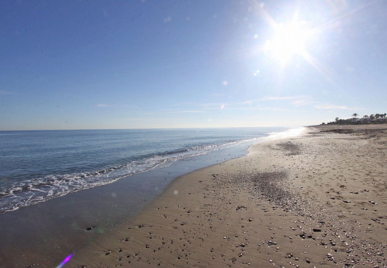 Apartment in Estepona - Elegant Apartment with Terrace by the Beach