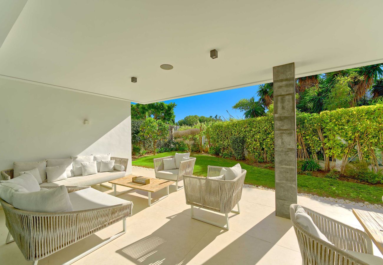 Villa in Marbella - Luxury Modern Villa with Heated Pool in Puerto Banus