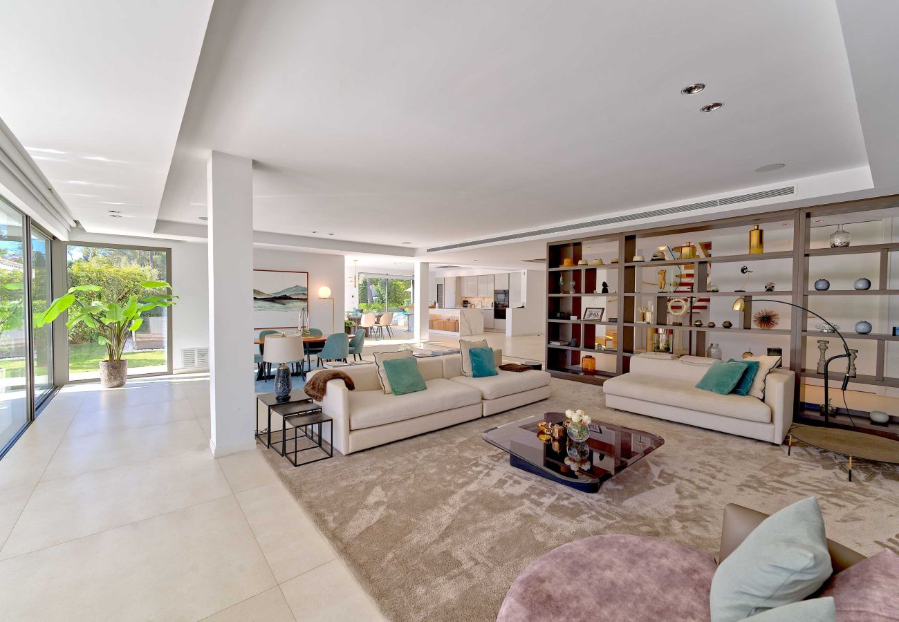 Villa in Marbella - 2244 Luxury Modern Villa with Heated Pool in Puerto Banus