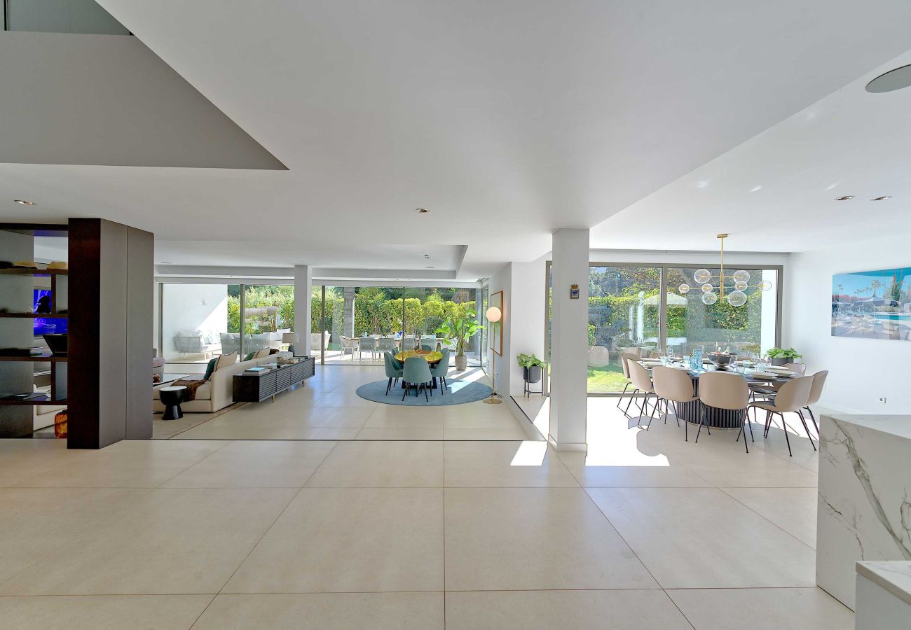 Villa in Marbella - 2244 Luxury Modern Villa with Heated Pool in Puerto Banus