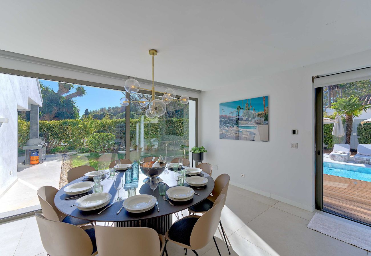 Villa in Marbella - Luxury Modern Villa with Heated Pool in Puerto Banus