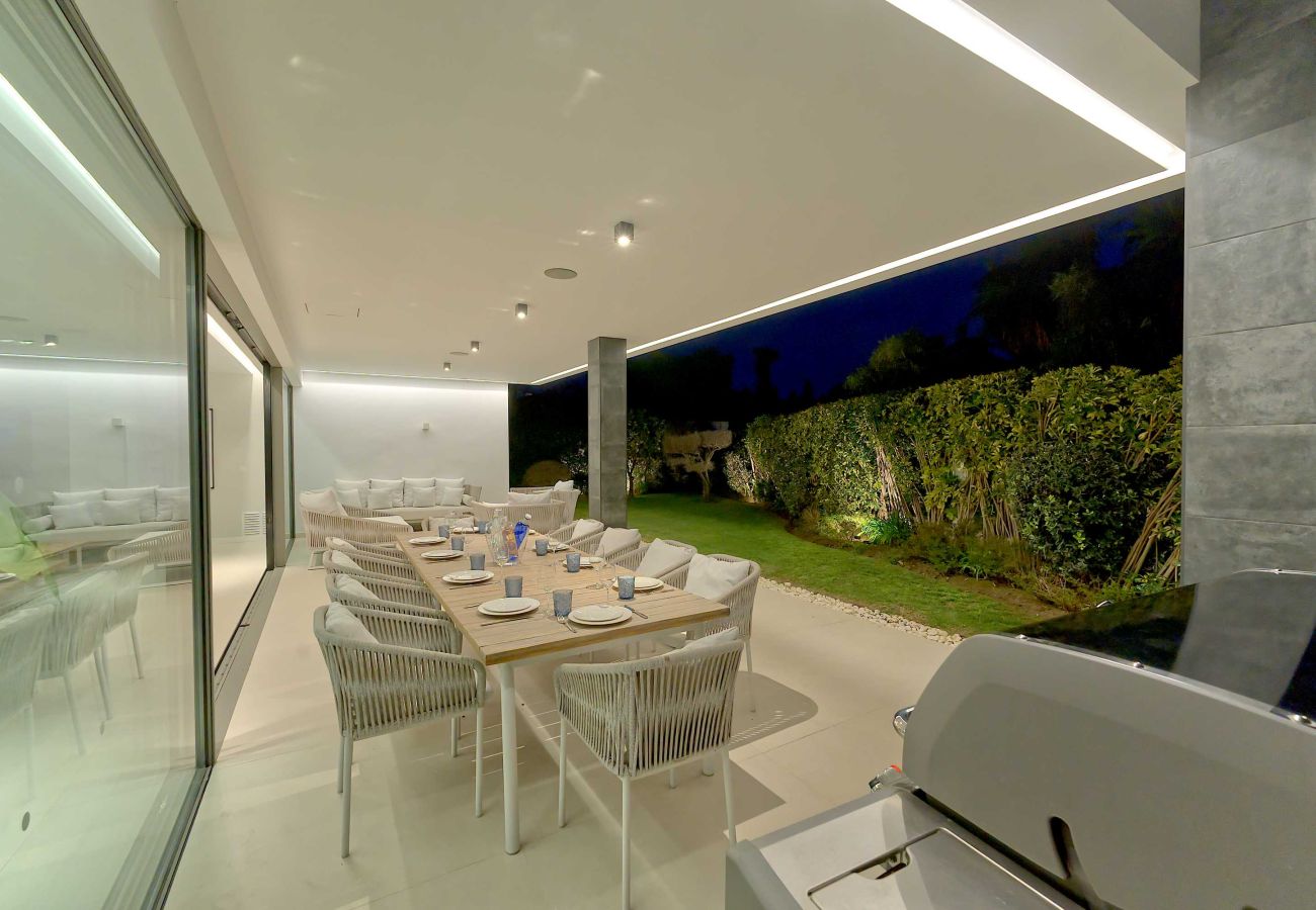 Villa in Marbella - 2244 Luxury Modern Villa with Heated Pool in Puerto Banus