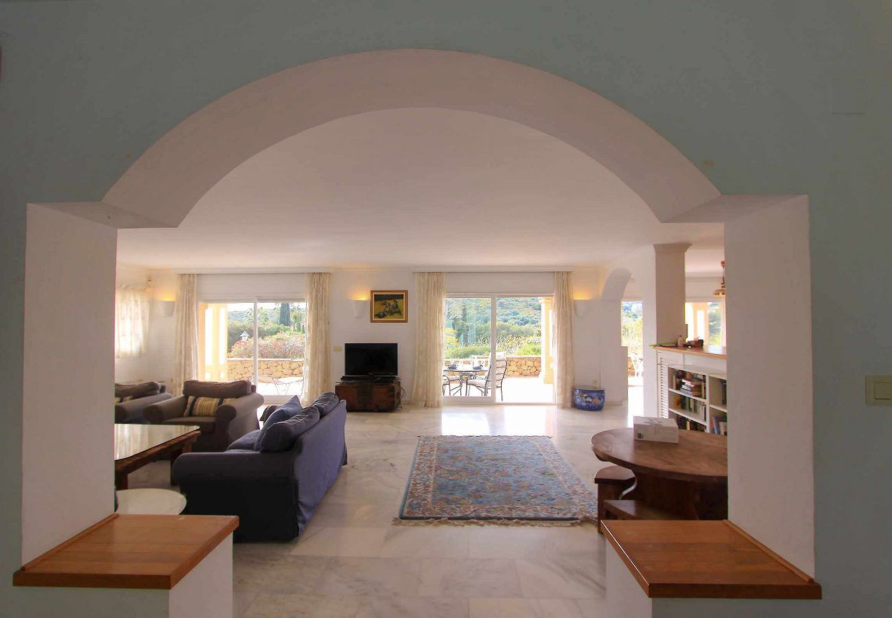 Villa in Estepona - 1175 Exclusive Villa with Heated Pool