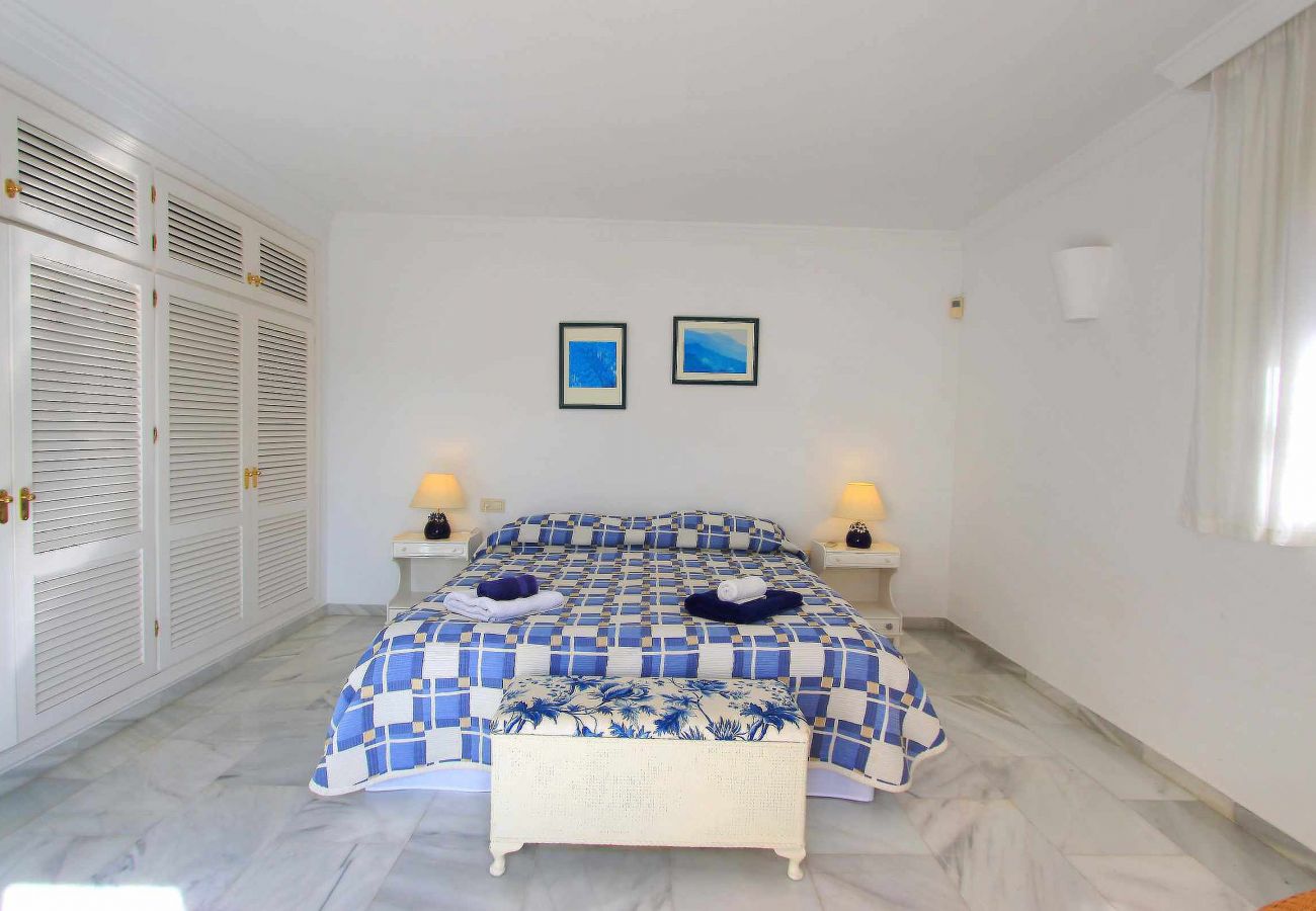 Villa in Estepona - 1175 Exclusive Villa with Heated Pool