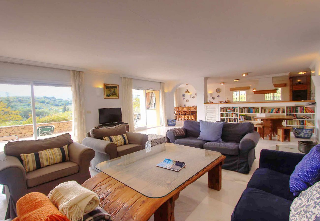 Villa in Estepona -  Exclusive Villa with Heated Pool