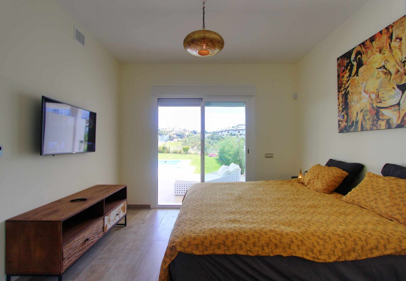 Villa in Mijas Costa - Modern Luxury Villa with Panoramic Golf Views