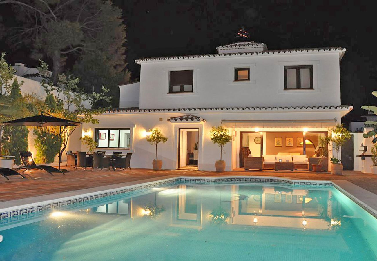 Villa in Marbella - 1102 Elegant Villa with Heated Pool and Prime Location