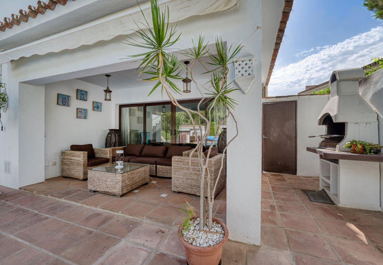 Villa in Marbella - 1102 Elegant Villa with Heated Pool and Prime Location