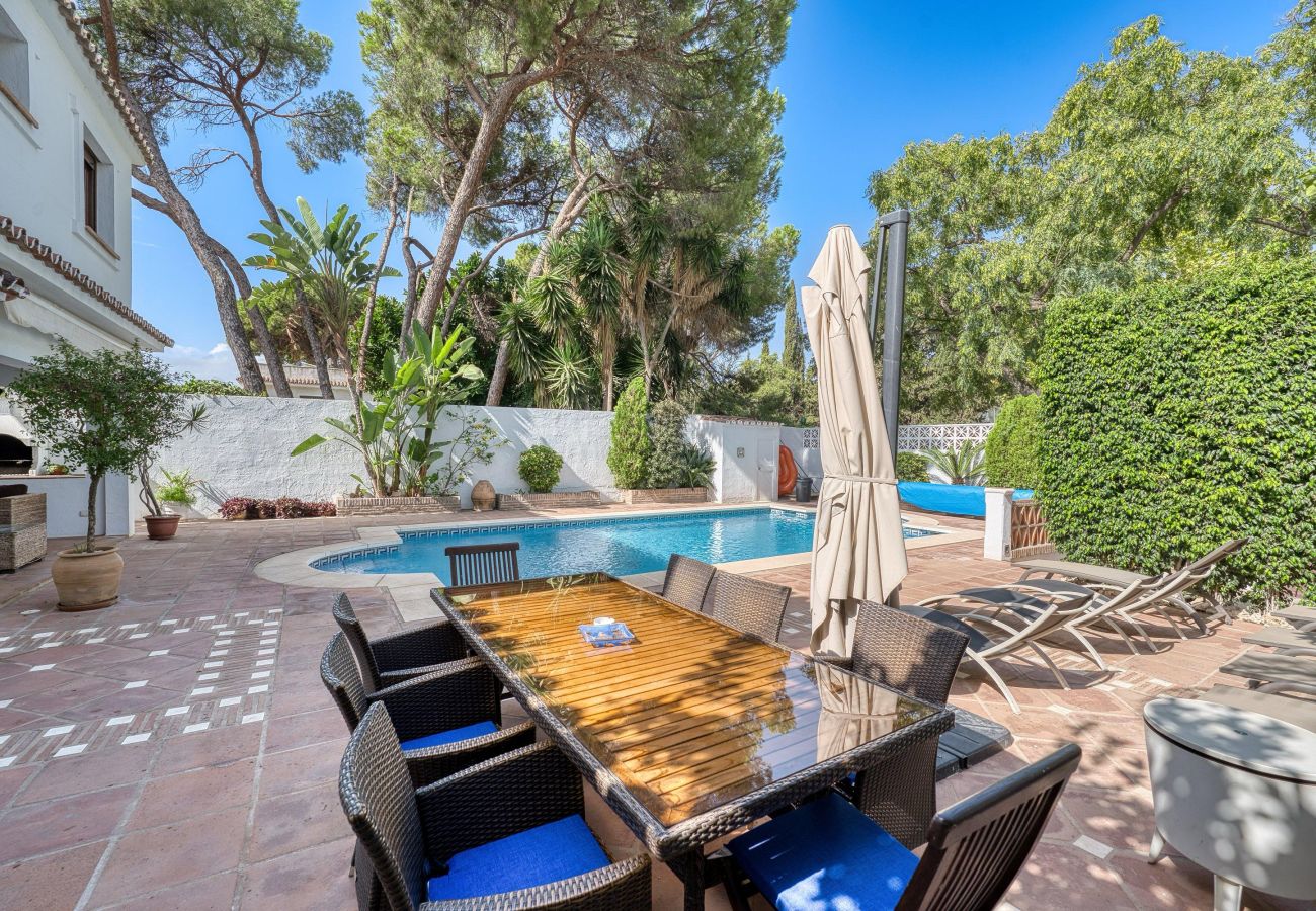 Villa in Marbella - 1102 Elegant Villa with Heated Pool and Prime Location