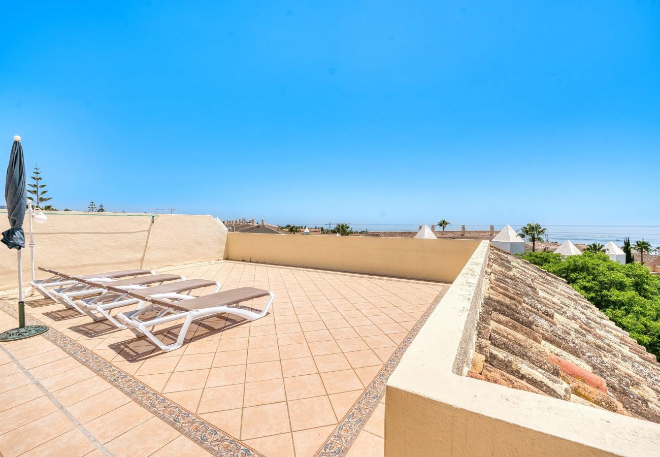 Apartment in Marbella - Elegant Beachside Penthouse with Sea Views 