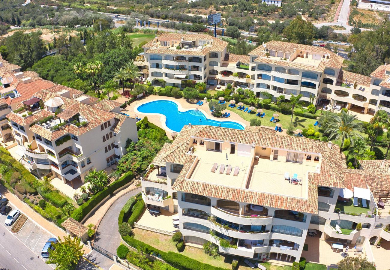 Apartment in Marbella - Elegant Beachside Penthouse with Sea Views 